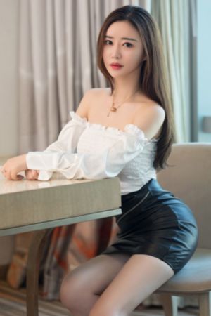 国产摩托车跑车专卖_JVID性感写真